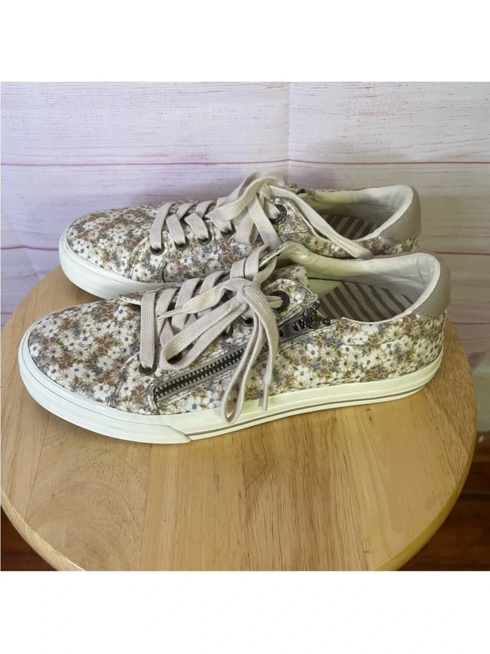 Taos Footwear Beige Floral Lace-Up Sneakers with Side Zipper - Picture 10 of 10